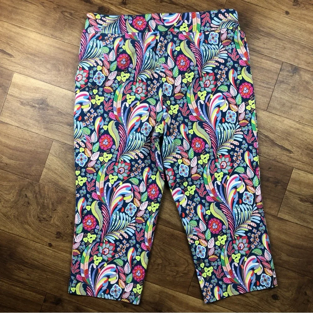 The Pioneer Woman Multicolor Floral Print Cropped Pants - Picture 7 of 7